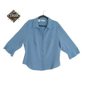 Naomi Stretch Blue Button-Up Blouse 1X – Floral Embroidery & Ruffle Cuffs🌸